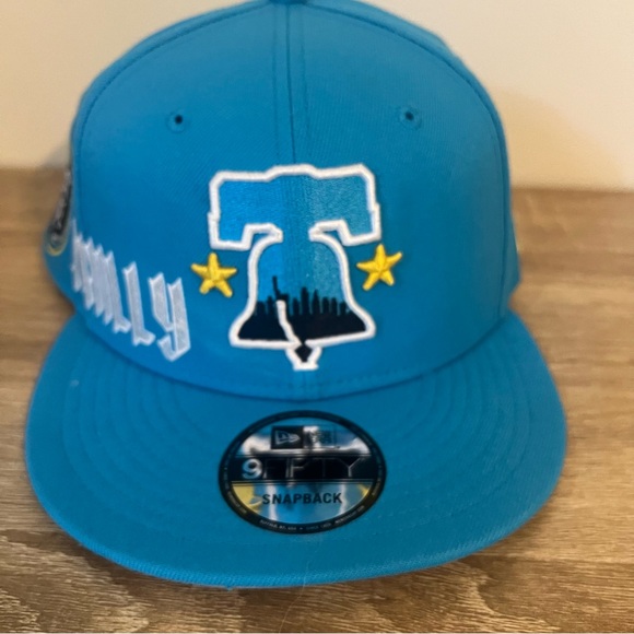 2024 Philadelphia Phillies City Connect Flat Brim 9fifty SnapBack Hat Light Blue - Picture 7 of 11